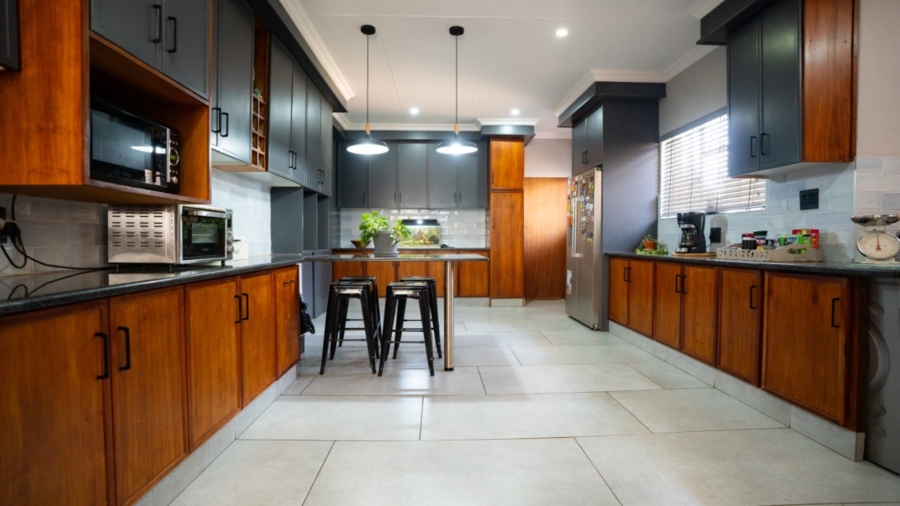 4 Bedroom Property for Sale in Wilkoppies North West